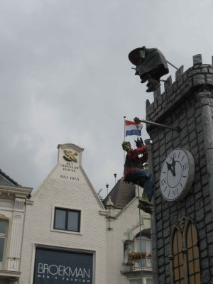 Un château hanté qui a poussé le temps d'une fête foraine