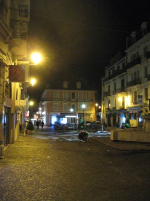 Le centre d'Aix-les-Bains ne manque pas de charme la nuit