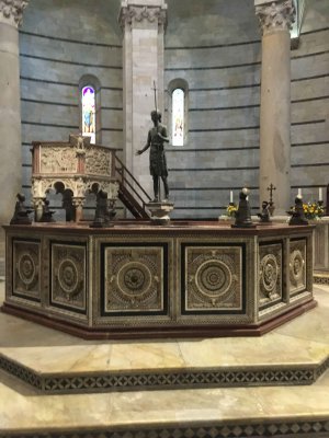 A l'intrieur du baptistre