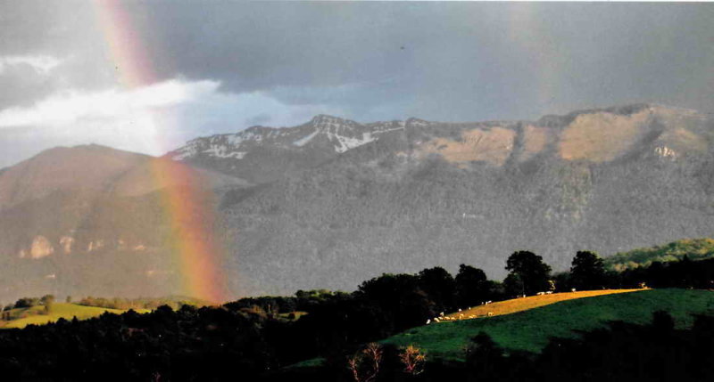 Arc-en-ciel sur les montagnes