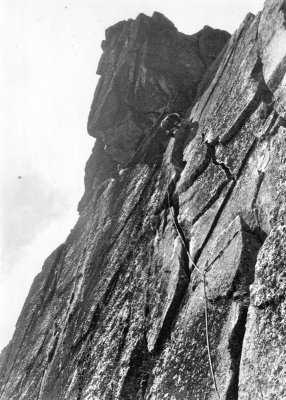 Escalade de l'une des dents de la Mourelle