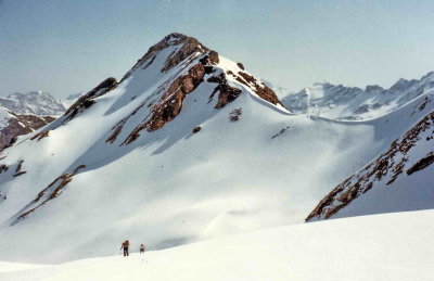 Pic et col Lary vus des pentes du col des Gardes