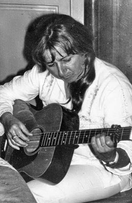 Quand Popo s'essayait à la guitare en 1973
