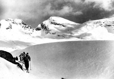 A ski vers le Cotiella en 1956