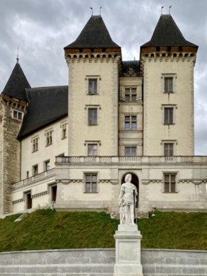 Gaston Phébus et la façade Ouest du château