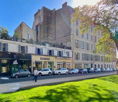 Vers le Boulevard des Pyrénées par la rue Adoue