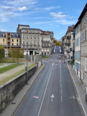  Rue Marca, vers la Place de Verdun