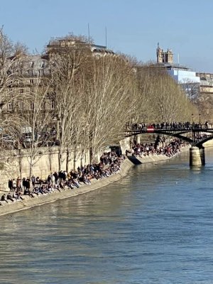 28 Février 2021 : les parisiens ont soif de soleil et d’air frais