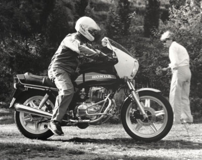 Motos