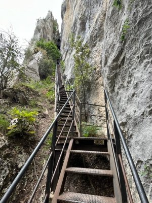 Un passage aménagé dans les gorges du Verdon