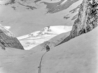 A mi couloir de Gaube, au-dessus du glacier des Oulettes