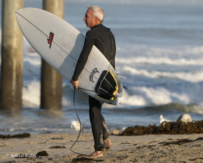 Surfers 4-17-19 (28) Older guy CC AI w.jpg