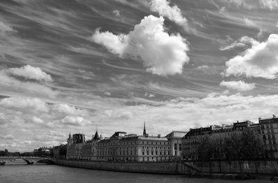 Ciel de trane parisien