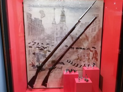British Brown Bess Flintlock Musket (c. 1760) and Kentucky Flintlock Rifle (1770) - Heritage Museums & Gardens.jpg