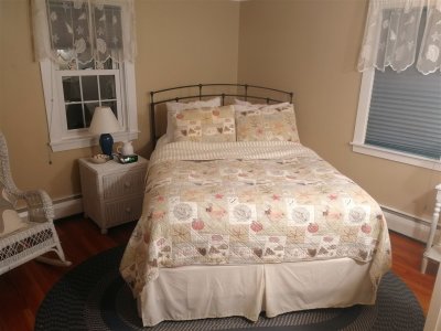 Drew's Room - 450 Aspinet Road (3).jpg