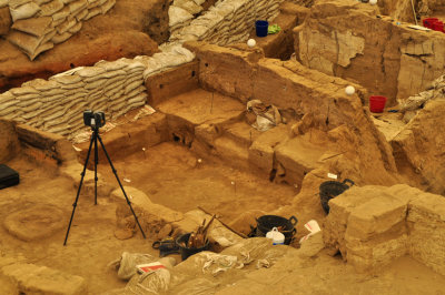 Archaeologists at work (8)