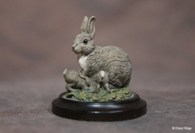 Country Artists rabbit figurine
