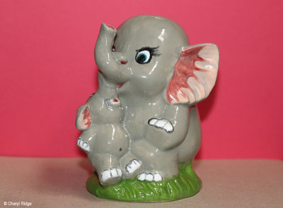 Elephant mother and baby figurine