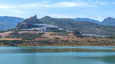 Zahara across the reservoir