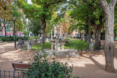 Plaza Del Andrs Laguna & Statue