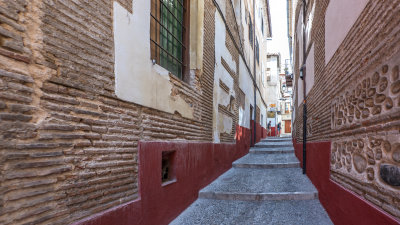 Along Carrera Del Darro