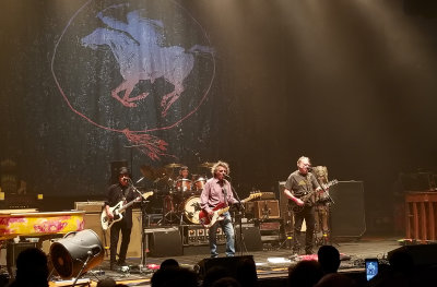 Neil Young & Crazy Horse - Fresno 05/01/18