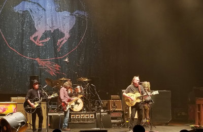 Neil Young & Crazy Horse - Fresno 05/01/18