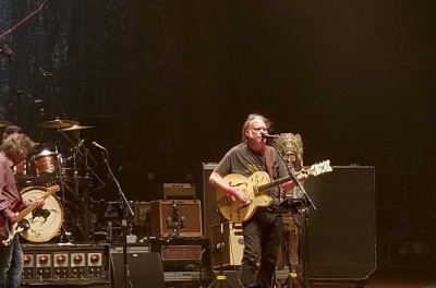 Neil Young & Crazy Horse - Fresno 05/01/18