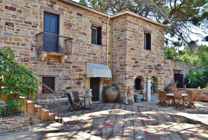 Perleas Guesthouse, Kampos, Chios.