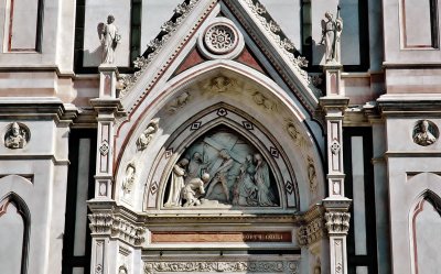 Details from the facade of Santa Croce.