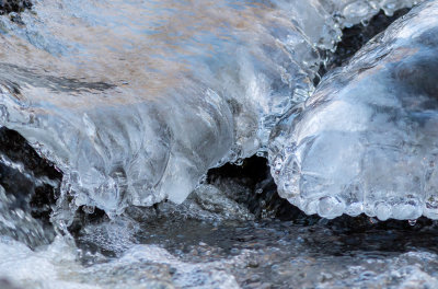 Formation of ice in running water