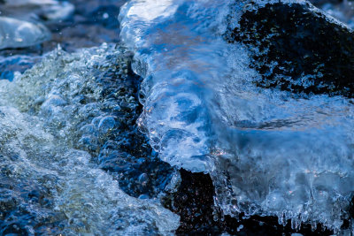 Formation of ice in running water