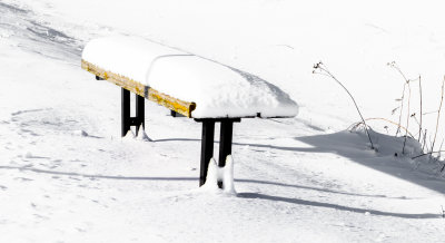 Bänken / A bench in snow