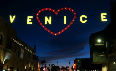 VENICE NEON LOVE 💖