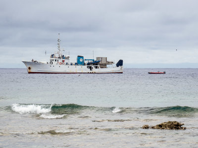 Braveheart at anchor just offshore (10/29/2018)
