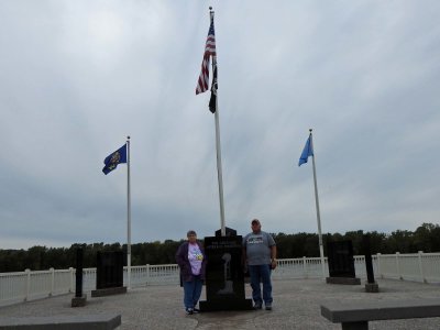 06 Oct Maralee and Edward at the Veterans Memorial