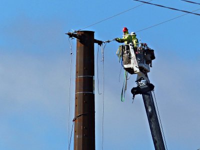 23 Oct Transmission Line workers