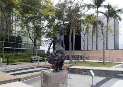 Anita Mui statue