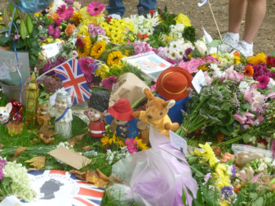 Floral tributes laid at Green Park to Queen Elizabeth 11