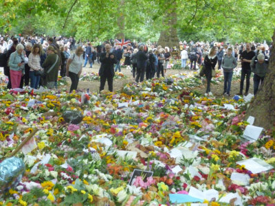 Floral tributes laid at Green Park to Queen Elizabeth 11