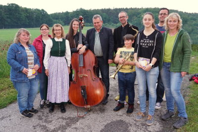 Mailüfterl mit Musik und Unterhaltung bei der Ofenbacher Kirche, 26.Mai 2019
