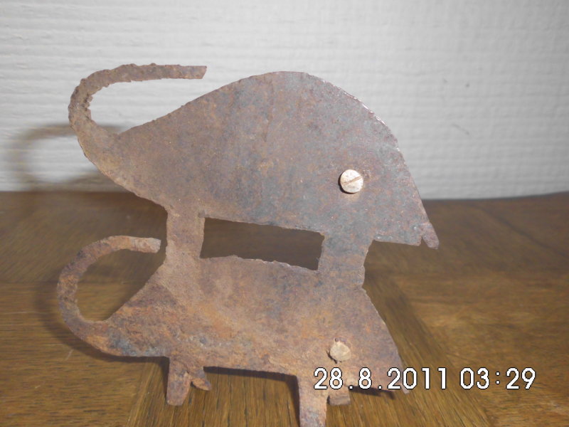 Ancestral Shrine Object: Two Chameleons on top of each other 