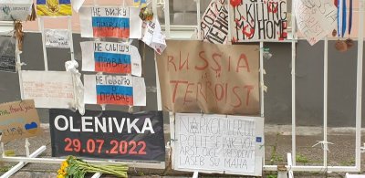 Tallinn , protesten bij de russische ambassade.