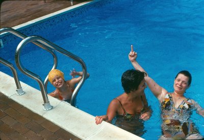 bvg_pool18_aug76.jpg