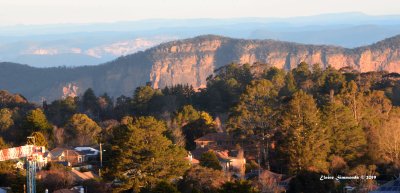 Glenn and I managed to get away for a few days to
Katoomba.
It is a couple of hours west of the Sydney CBD.
This is the view of the escarpment from our hotel room.
If one looks carefully, one can see the
Megalong Valley
in the distance.