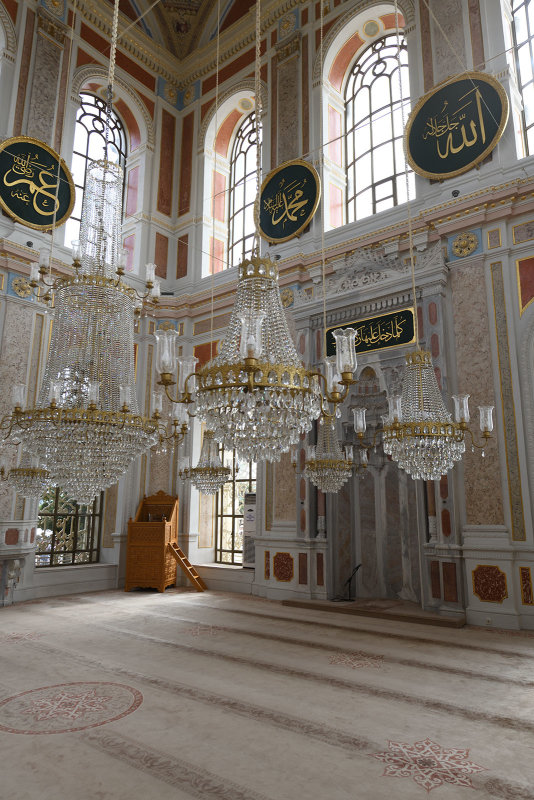 Istanbul Ortakoy Mosque oct 2019 7334.jpg