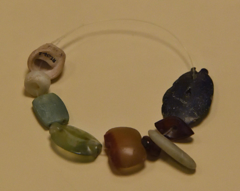 Urfa museum Stone beads sept 2019 4723.jpg