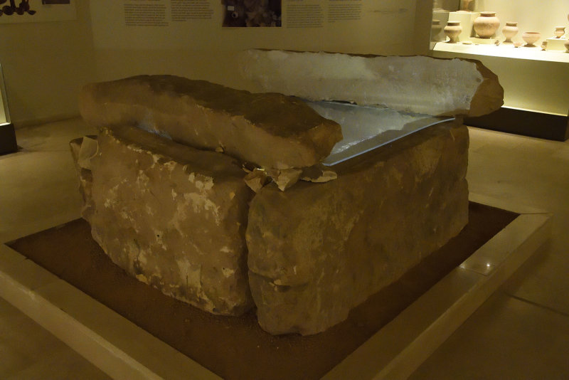 Gaziantep Archaeology museum Early Bronze Age tomb sept 2019 4256.jpg
