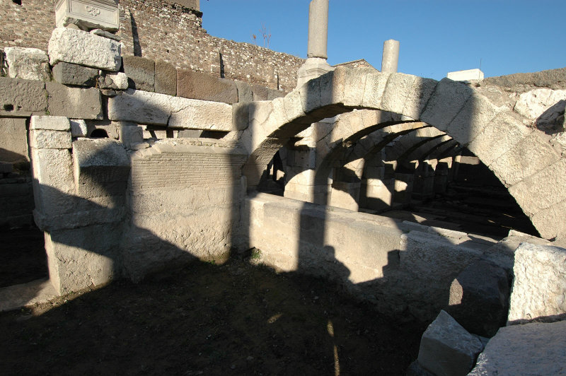 Izmir agora substructure 5590.jpg