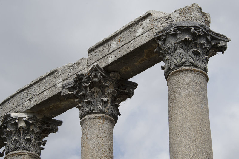 Diocaesarea (Isauria) Tyche temple peripteros Zeus temple 7178 - kopie.jpg